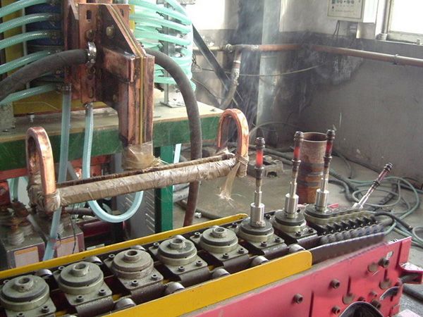 連續(xù)式旋轉(zhuǎn)淬火現(xiàn)場