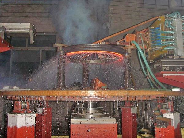 齒輪內(nèi)孔淬火現(xiàn)場